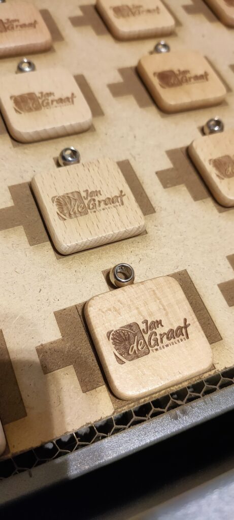 Sleutelhanger van hout · 6