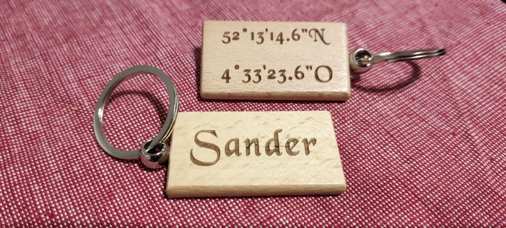 Sleutelhanger van hout · 1