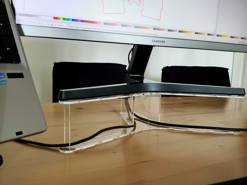 Monitorsteun van plexiglas op maat · 3
